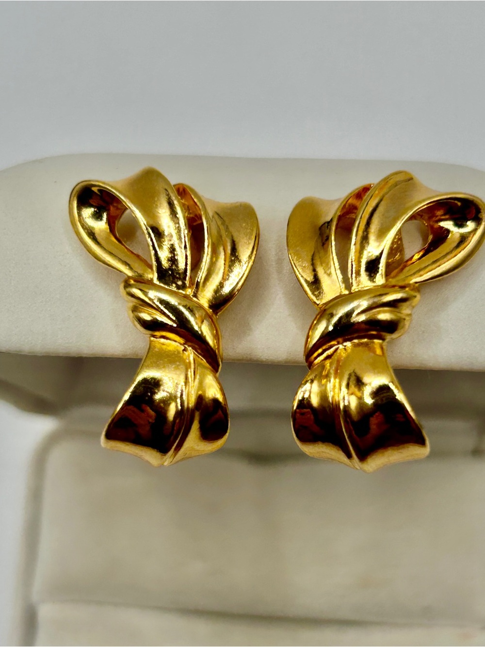 Vintage Avon Polished Gold-Plated Ribbon Knot Clip-On Earrings - Picture 4 of 10
